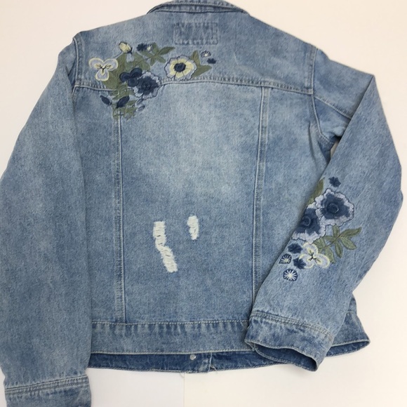 Forever 21 Women’s Distressed Embroidered Denim Jacket Size S - Picture 3 of 11